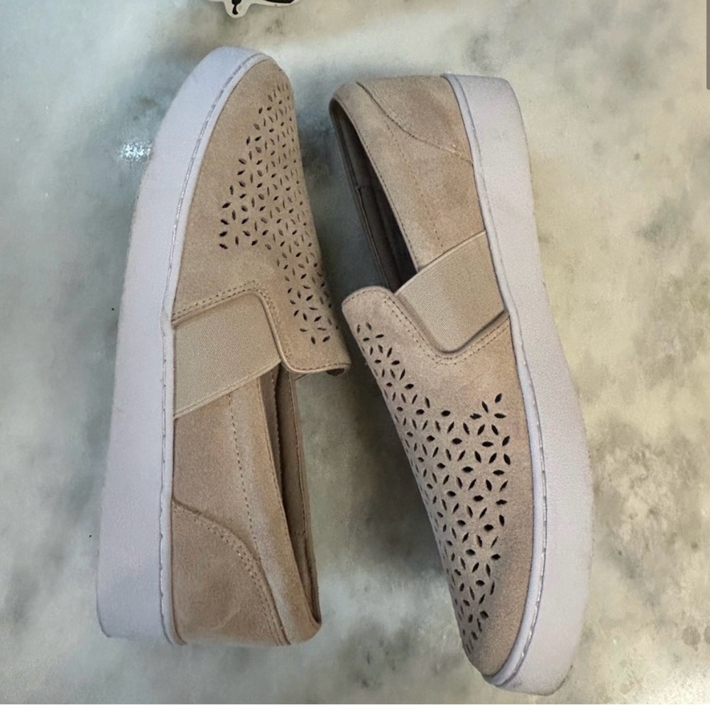 Vionic Kani Tan Perforated Slip On Sneaker Shoes 9 - Picture 2 of 6
